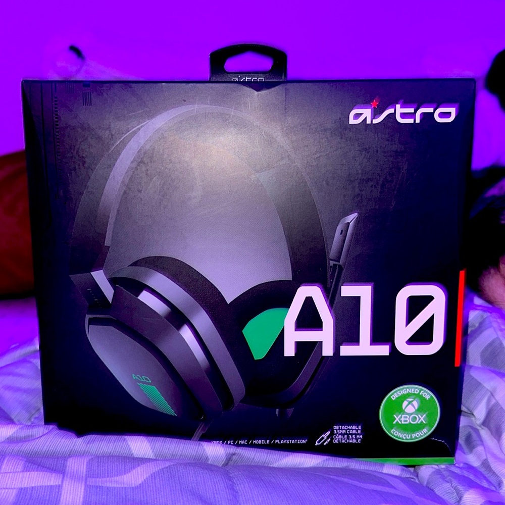 Astro A10s, used once, Compatible for xbox, pc, mac, mobile, and playstation.